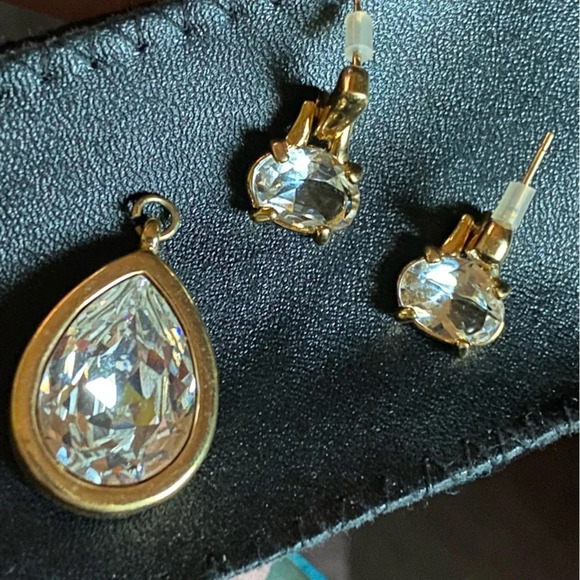 Swarovski Crystal Rhinestone Earrings and Pear CZ Shaped Pendant Gold Plated - Picture 5 of 11